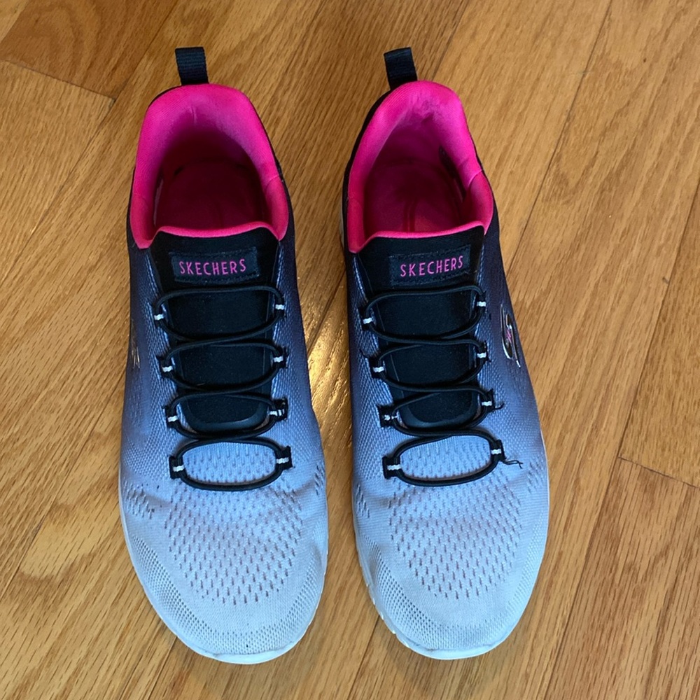 Skechers memory foam, bungee cord ombré  sneakers